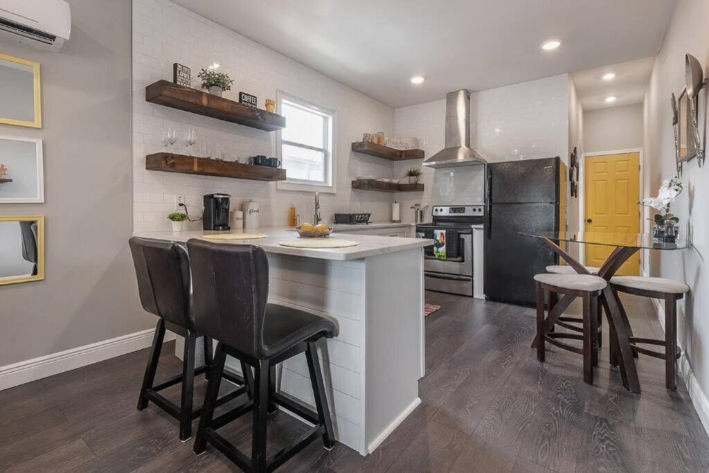 Gambino Getaway Shotgun Style Apt In The Heart Of Ybor City Tampa Exterior photo
